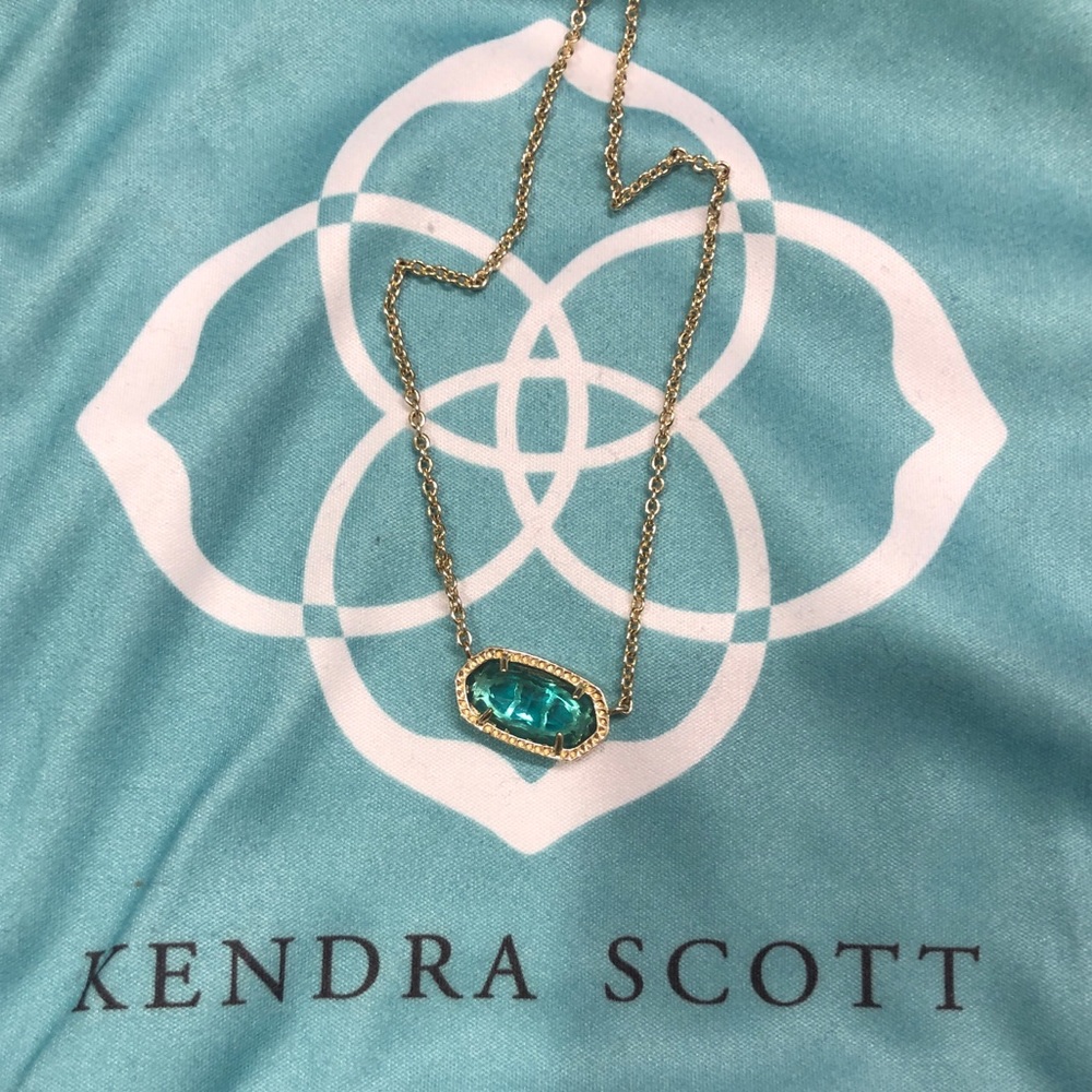 Kendra Scott necklace